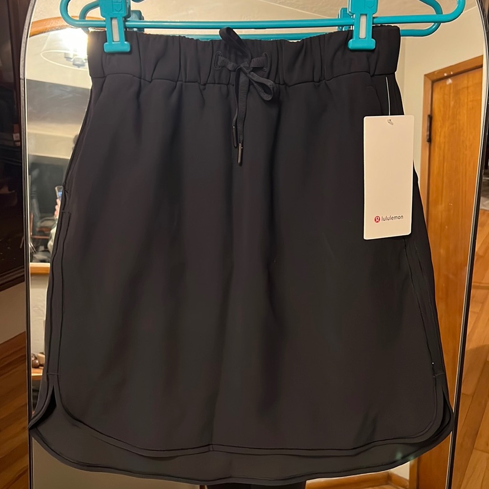NWT Lulu Lemon Skirt - size 6